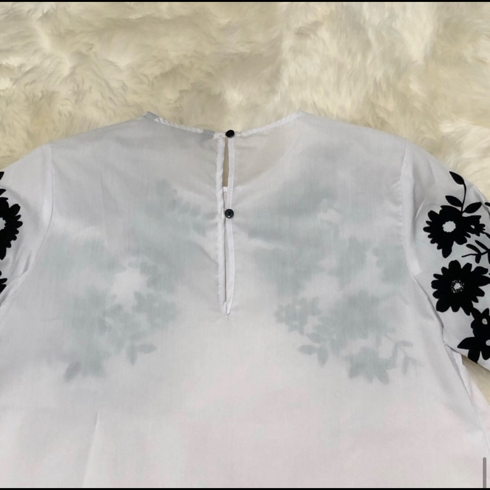 Zara-white bell sleeves white shirt with black sequin & velvet embroidery xs NWT - Picture 6 of 7